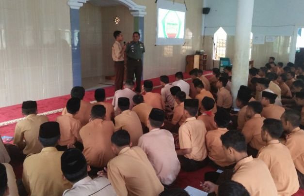 Foto: Danramil Gucialit Lumajang Isi Masa MPLS