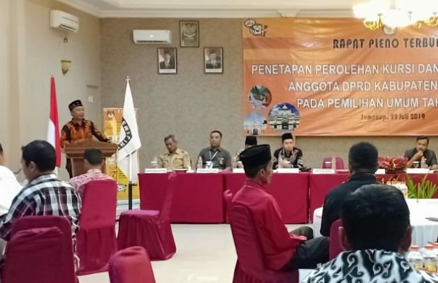 foto : Penandatanganan Hasil Rapat Pleno Terbuka KPU