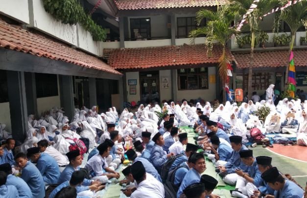 Foto: suasana Pemotongan Qurban di MAN  12