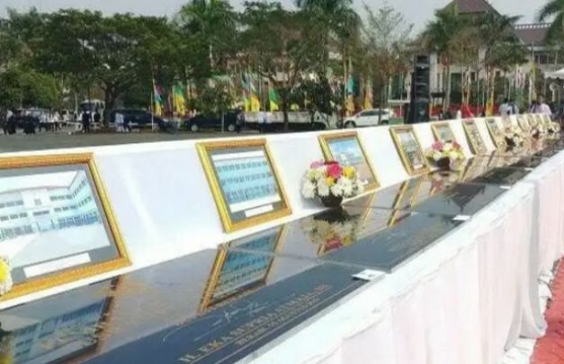 Foto : Deretan 12 Prasasti Peresmian Proyek Pembangunan