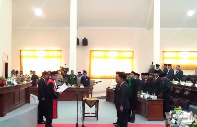 Foto: pelantikan Pimpinan definitif Dewan Perwakilan Rakyat Daerah (DPRD) Kabupaten Sampang masa jabatan 2019-2024