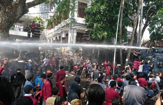Foto: aksi ribuan mahasiswa di kota malang