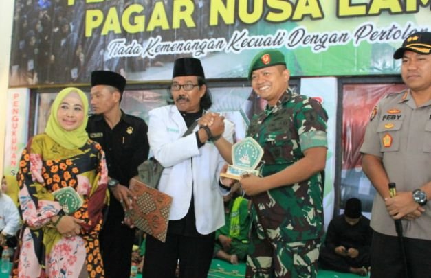 Foto: pengukuhan santri sebagai pendekar di lamongan