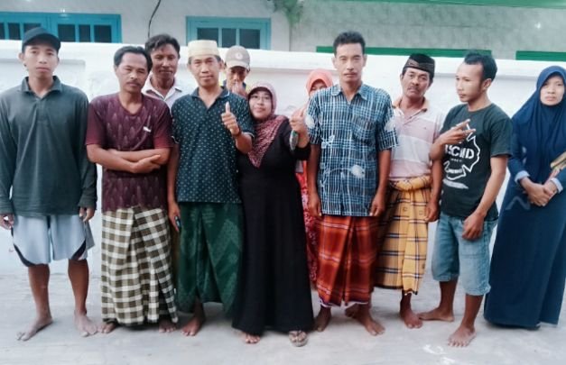 Foto: Bacakades Junaidi, bersama para pendukungnya