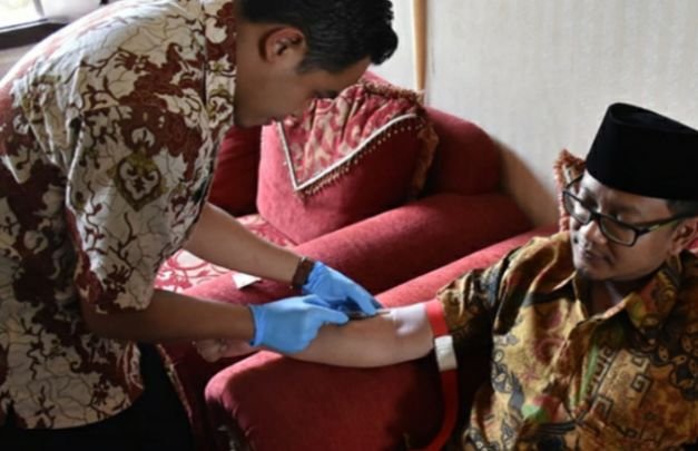 Foto: salah satu anggota DPRD Kota Malang saat melakukan tes kesehatan