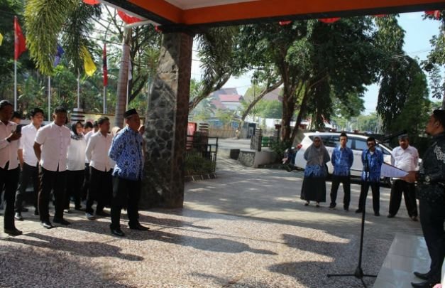 Foto: upacara hari sumpah pemuda di halaman kantor KPU Kepulauan Selayar