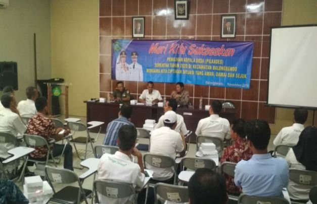 Foto: Danramil 0816/10 Balongbendo saat menghadiri acara Sosialisasi Pilkades Serentak 