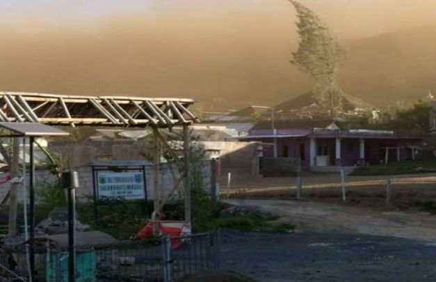 Foto: Kondisi saat terjadi angin kencang di Desa Sumberbrantas, Kota Batu.