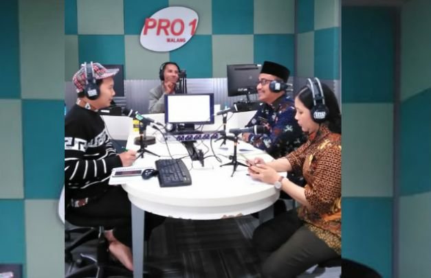 Foto: Kasi bimas Islam Kemenag kota malang Drs.Moh.Rosyad,M.Si.pake kopyah baju batik Dongker.