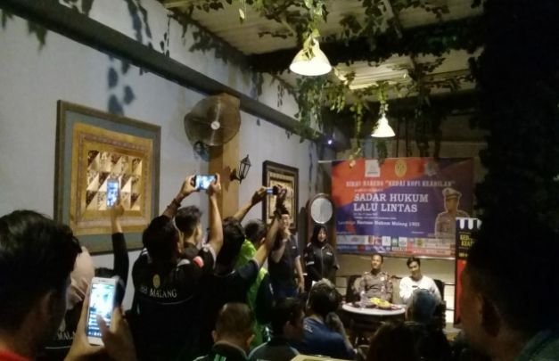 Foto: suasana saat diskusi publik.