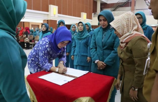 Foto : Pelantikan Ketua Tim Penggerak PKK Kecamatan