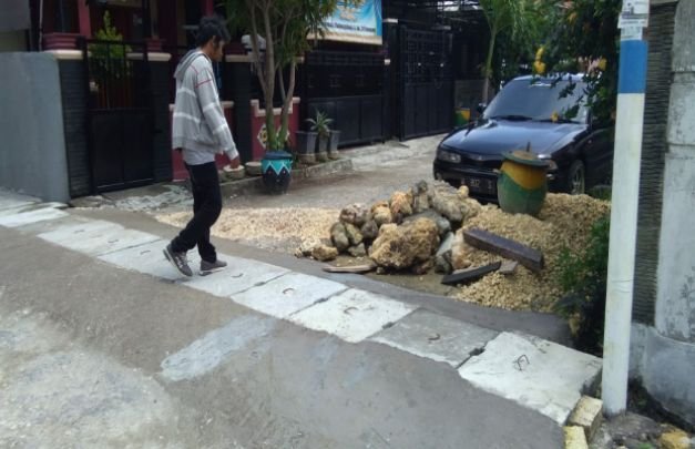 Foto : Proyek ADK yang tak sesuai harapan warga Perum Permata Selong Sampang
