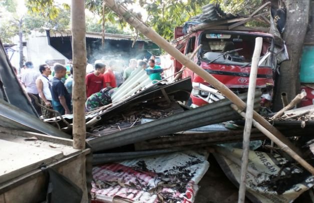 Foto: Kondisi Warung di Lokasi Kejadian Laka
