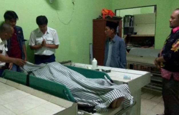 Foto: Jenazah Mahfudi Saat Berada Di RSUD dr. Moh. Saleh