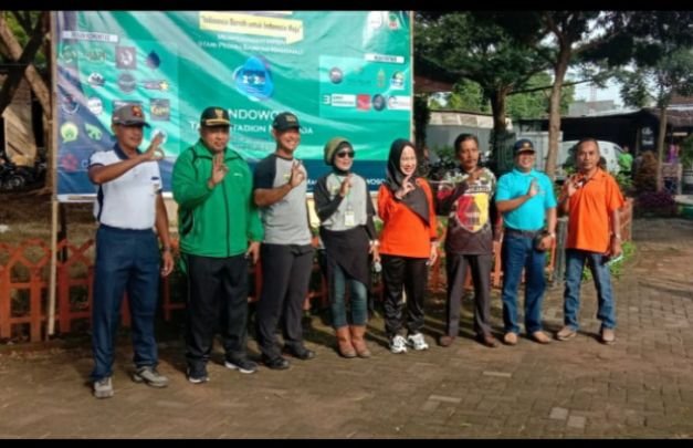 Foto: Relawan 'kantong sarka' bondowoso