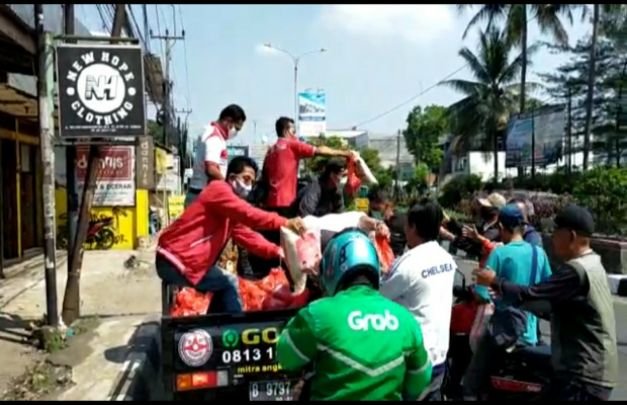 Foto : Giat Pemberian sembako 