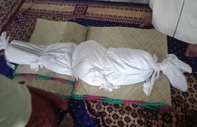 Foto : Korban di rumah duka, terseret arus sungai di Desa Tambelangan