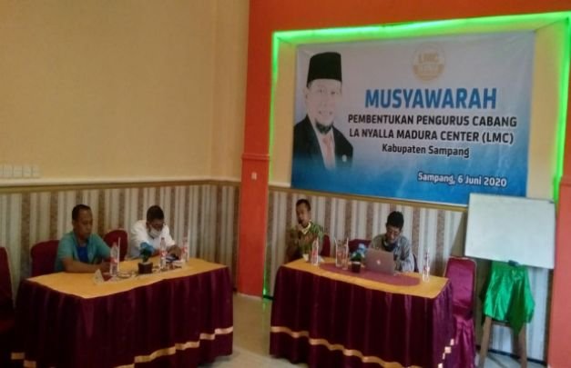 Foto : Musyawarah pembentukan PC LMC Sampang