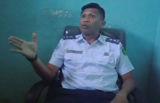 Foto: Beri keterangan, Kepala bidang parkir Sumenep Dadang Dedy Iskandar saat diwawancara