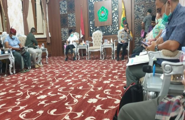 Foto: Praktisi penambang saat melakukan audiensi di ruang Pringitan Mandhapa Agung Ronggosukowati