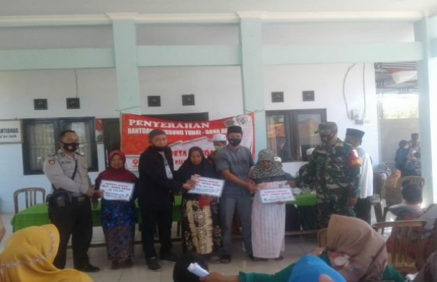 Foto: kegiatan penyerahan BLT-DD di Balai Desa Potoan Laok