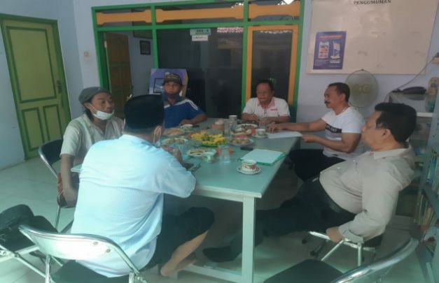 Foto : Musyawarah Tokoh Kecamatan Labang bersama Wakil Ketua Komisi A DPRD Bangkalan Ha'i