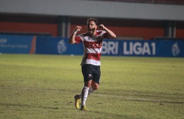 Foto: Selebrasi gol Lulinha