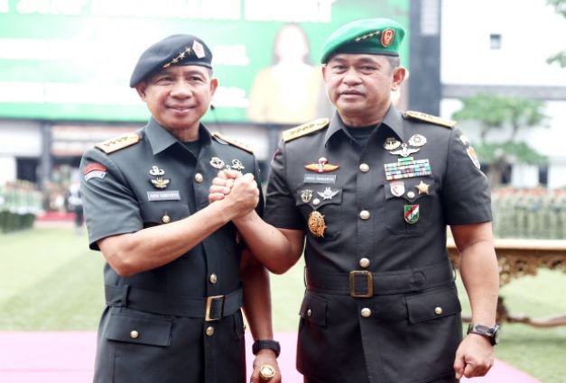 Foto: Panglima TNI Jenderal Agus Subiyanto dan Kasad Jenderal TNI Maruli Simanjuntak