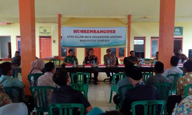 Foto: Camat Lenteng, Joko Satrio. Pada Saat Kegiatan Musrenbang Di Salah Satu Desa Kecamatan Lenteng.