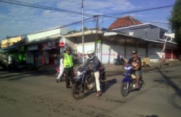 Foto:pemberian pelayanan oleh anggota Polsek Sempu