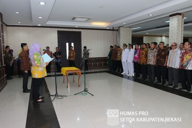 Pelantikan Pejabat Eselon II, III dan IV Oleh Bupati Neneng