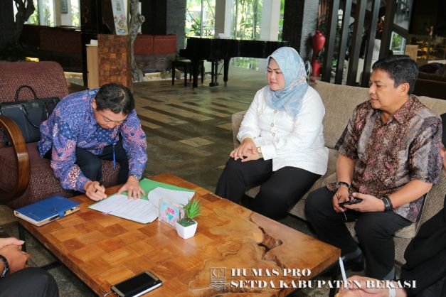 Pemerintah Kabupaten Bekasi Ketika Penandatanganan MoU Dengan Pihak EJIP 