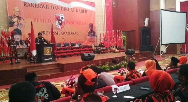 Ketua MPW Pemuda Pancasila Jabar, Tubagus Dasep IPS, saat memberikan sambutan di pembukaan Rakerwil dan pendidikan kader Pemuda Pancasila di Hotel Sutan Raja, Selasa, 13 Maret 2018.