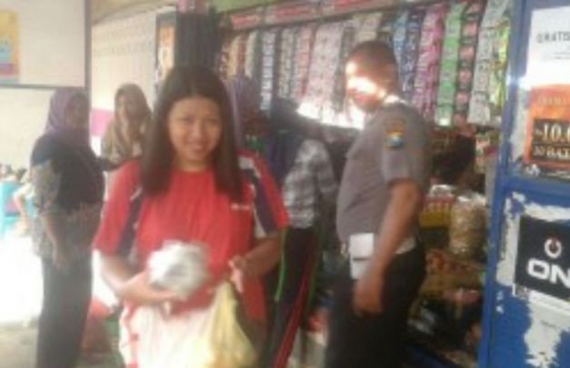 Foto: Bhabinkamtibmas Polsek Glenmore Ajun Inspektur Polisi Satu Nurhandoyo 