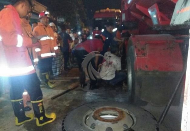 Foto: truk tangki pt.pertamina yang nyaris terbakar
