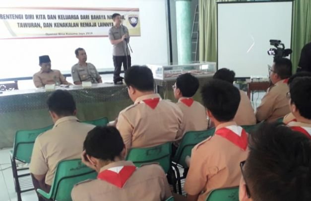 Foto: Tim Binmas Polda Metro Jaya  saat menggelar sosialisasi