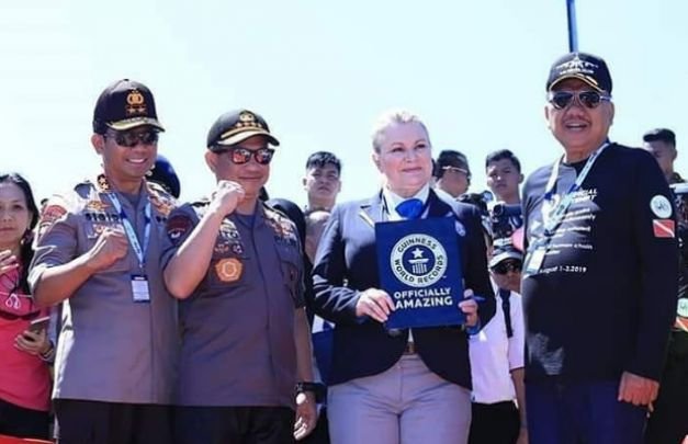 Foto: Wanita Selam Indonesia Saat Ikut Serta Dalam Sail Bunaken