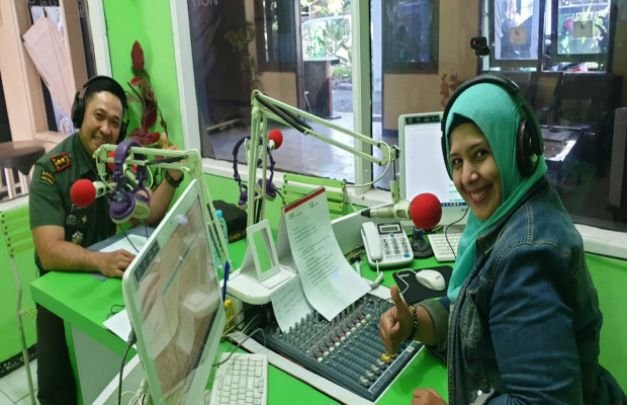 Foto: Dandim 0816 Sidoarjo saat Talk Show di Radio Suara Sidoarjo 