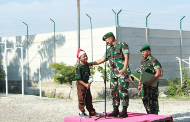 Foto: Dandim 0812/Lamongan bersama seorang anak calon pahlawan masa kini