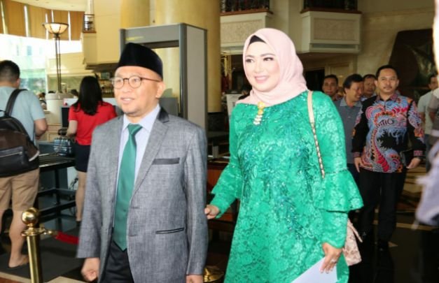 Foto: Nurfitriana Busyro Bersama Bupati Sumenep A Busyro Larim