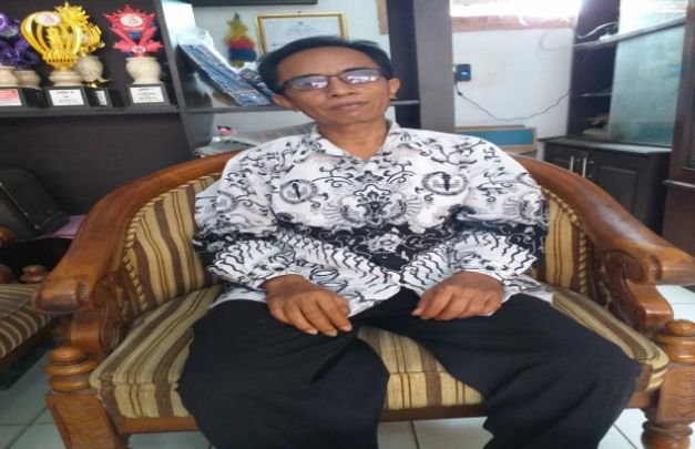 Foto : Kepala Sekolah SDN Banyuanyar Kidul            Achmad Muclis, S.pd, M.pd.