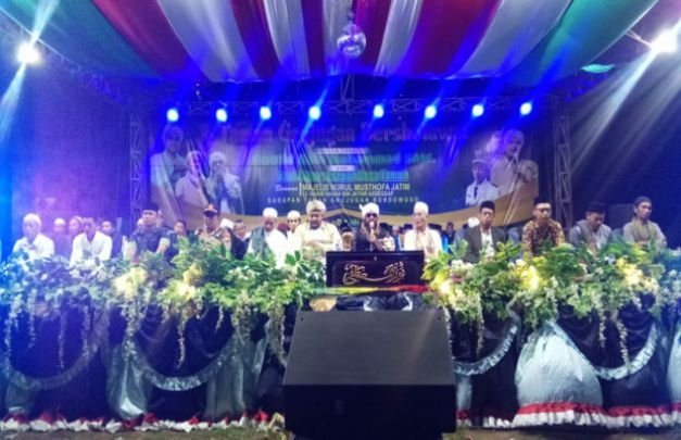 Foto:  Ribuan Jamaah Sholawatan Nurul Musthofa