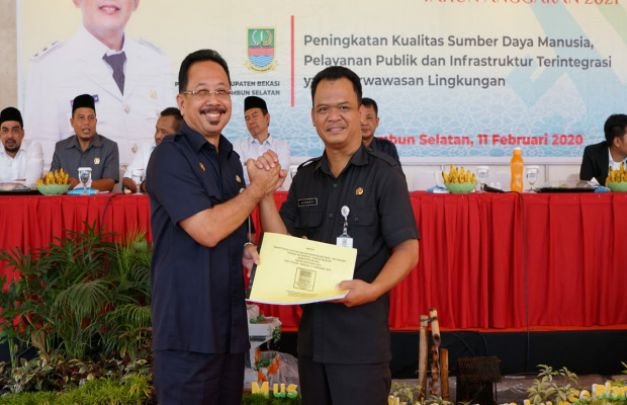Foto : Sekdakab. Bekasi, Uju, bersama Camat Tambun Selatan, A. Junaefi