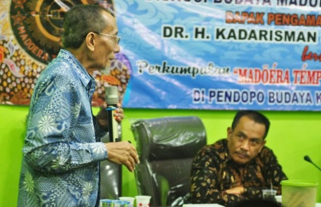 Foto: DR. H. Kadarisman Sastrodiwirjo, MSi saat Berdiskusi
