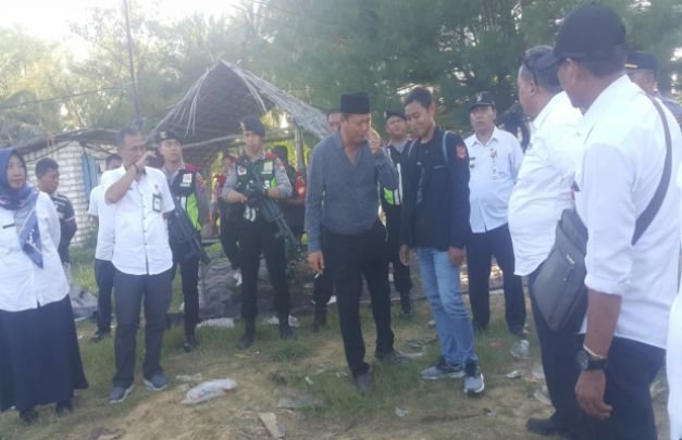 Foto: Komisi II DPRD Sumenep saat melakukan sidak di salah satu lokasi tambak udang