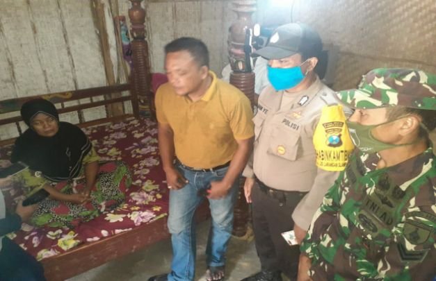 Foto: Mustahep bersama Sertu M.Heriyanto, dan Brigadir Yusuf Imam Saat Kunjungi Aminah