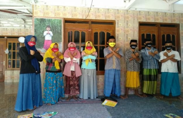 Foto: Para guru yang berugas mengajar di pelosok desa