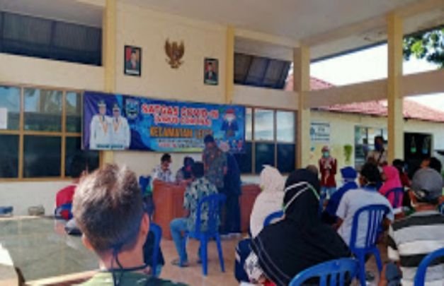 Foto : Suasana Pembagian BST Di Kecamatan Leces Kabupaten Probolinggo