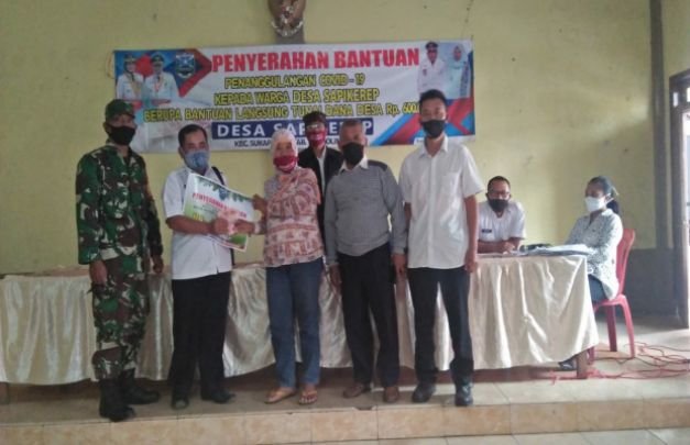 Foto : Warga Sapikerep Saat Menerima BLT DD 