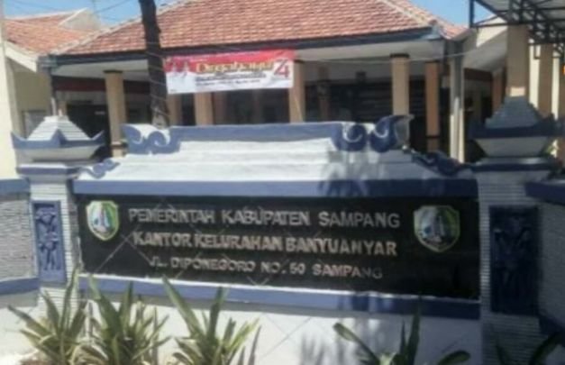 Foto : Kantor Kelurahan Banyuanyar Sampang